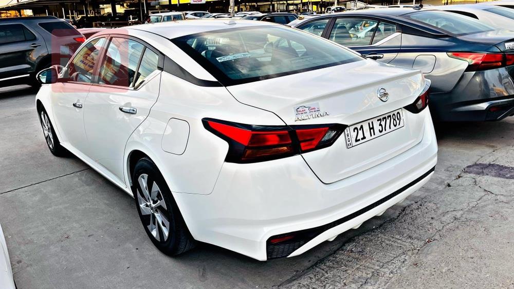 نيسان ألتيما